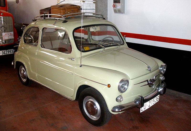 SEAT 600